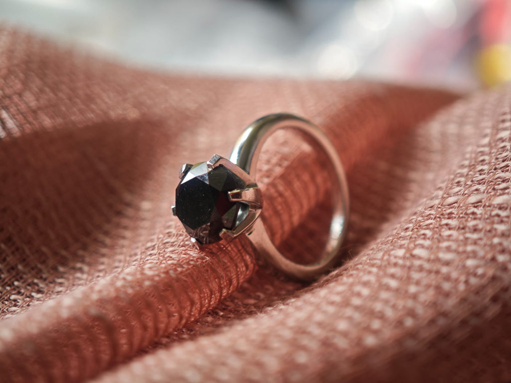 14K Black Diamond Ring | A Symbol of Love and Eternity 
