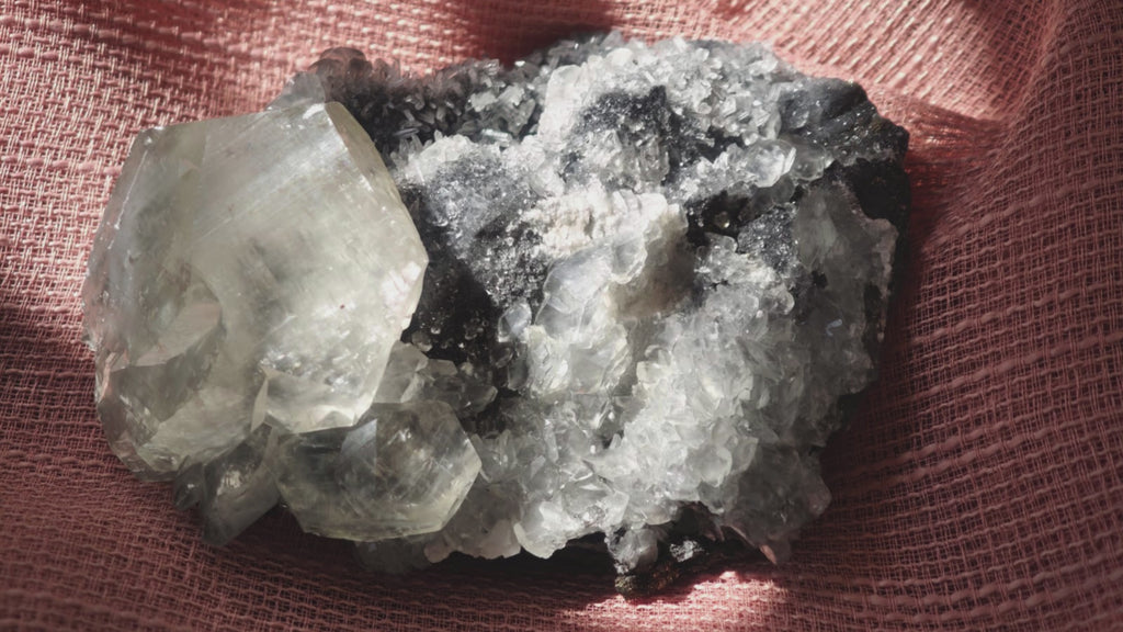 Adamigold | Calcita × Cuarzo × Pirita｜Espécimen de mineral natural
